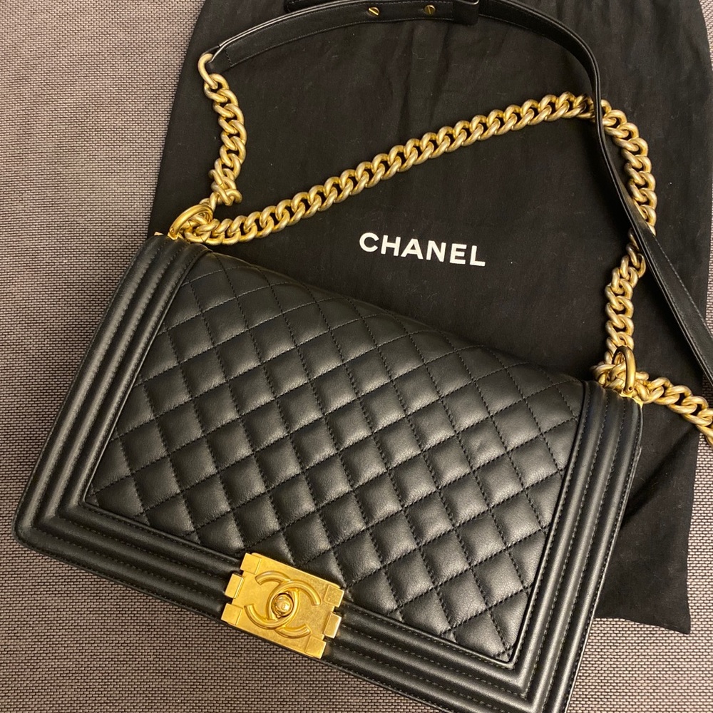 Chanel Medium Boy Bag Black/Gold